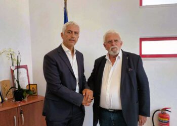 ΔΗΜΟΣ ΗΛΙΔΑΣ: Ο γνωστός συνδικαλιστής αστυνομικός Γιώργος Καλλιακμάνης επισκέφτηκε το Δήμαρχο, με την ιδιότητα του υποψήφιου Ευρωβουλευτή του ΠΑΣΟΚ