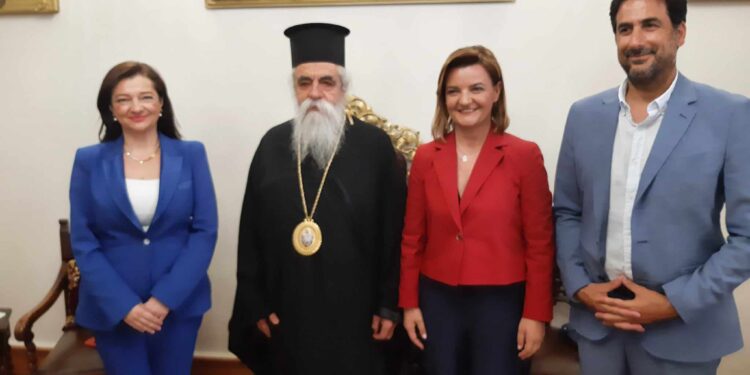 ΔΙΟΝΥΣΙΑ ΑΥΓΕΡΙΝΟΠΟΥΛΟΥ: “Σημαντικό το κοινωνικό έργο του Υπουργείου Κοινωνικής Συνοχής και Οικογένειας και της Μητρόπολης Ηλείας”