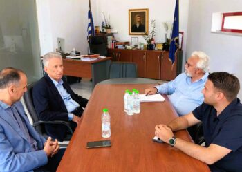 ΔΗΜΟΣ ΗΛΙΔΑΣ: Ο πρώην Ευρωβουλευτής και υποψήφιος με το ΠΑΣΟΚ για την Ευρωβουλή Κώστας Χρυσόγονος επισκέφτηκε το γραφείο του Δημάρχου Χ. Χριστοδουλόπουλου