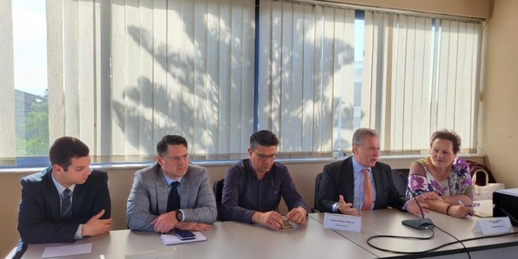 ΕΛΛΗΝΟΙΤΑΛΙΚΟ ΕΠΙΜΕΛΗΤΗΡΙΟ – ΑΜΦΙΚΤΥΟΝΙΑ ΕΠΕΙΩΝ ΓΗ: Ενημέρωσαν Ηλείους ελαιοπαραγωγούς για τα οφέλη από τη συμμετοχή τους στη Διεθνή Έκθεση Ελαιόλαδου της Τεργέστης (φωτος και βίντεο)