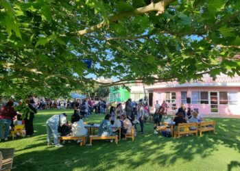 ΠΡΟΤΥΠΗ ΠΡΟΣΧΟΛΙΚΗ ΑΓΩΓΗ “ΡΗΓΑΣ”: “Μια πολύχρωμη λαμπάδα στολισμένη με ζωντανές ελπίδες”