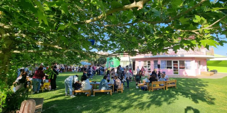 ΠΡΟΤΥΠΗ ΠΡΟΣΧΟΛΙΚΗ ΑΓΩΓΗ “ΡΗΓΑΣ”: “Μια πολύχρωμη λαμπάδα στολισμένη με ζωντανές ελπίδες”