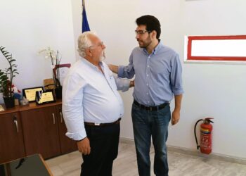 ΔΗΜΟΣ ΗΛΙΔΑΣ: Ο νεότερος υποψήφιος ευρωβουλευτής του ΠΑΣΟΚ Λευτέρης Καρχιμάκης επισκέφτηκε το Δήμαρχο Χρ. Χριστοδουλόπουλο