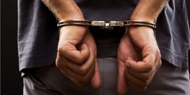 ΠΥΡΓΟΣ: Συνελήφθη άνδρας που αναζητούνταν με ένταλμα σύλληψης για ληστεία σε βάρος ηλικιωμένου