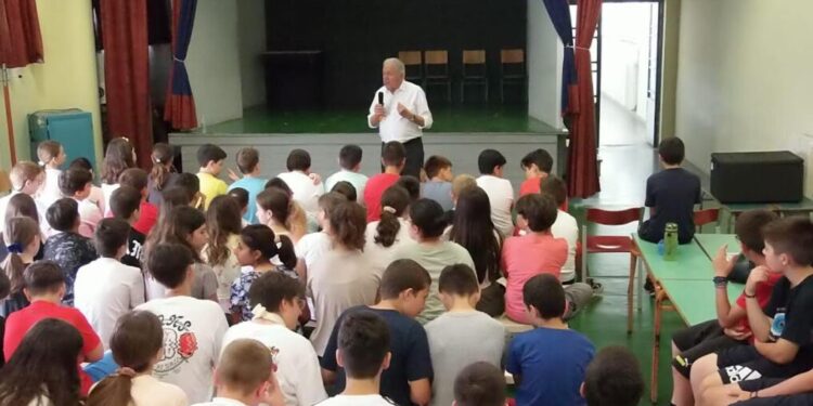 ΔΗΜΗΤΡΗΣ ΑΒΡΑΜΟΠΟΥΛΟΣ: “Μια συζήτηση για την Ευρώπη” στο 2ο Δημοτικό Σχολείο Πύργου