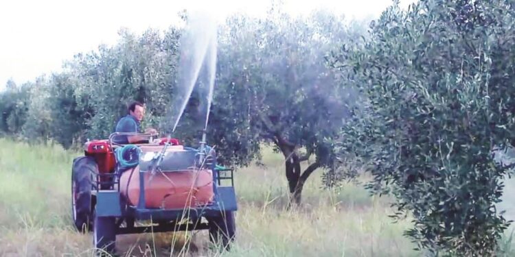 Π.Ε. ΗΛΕΙΑΣ – ΔΙΕΥΘΥΝΣΗ ΑΓΡΟΤΙΚΗΣ ΑΝΑΠΤΥΞΗΣ: Δολωματικοί ψεκασμοί σε Τ.Κ. της Ηλείας
