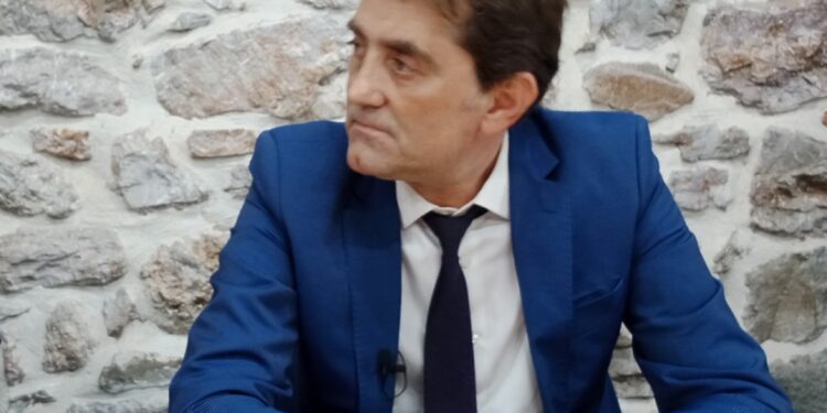 ΚΩΣΤΑΣ ΚΑΡΠΕΤΑΣ – “ΔΥΤΙΚΗ ΕΛΛΑΔΑ ΜΑΖΙ ΑΛΛΑΖΟΥΜΕ”: Παρέμβαση για απευθείας αναθέσεις και διαφάνεια στην Περιφέρεια Δυτικής Ελλάδας