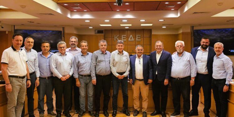 Στην πρώτη συνεδρίαση της Επιτροπής Θεσμών και Διαφάνειας της ΚΕΔΕ στη Αθήνα συμμετείχε με την ιδιότητα του μέλους της ο Χρήστος Χριστοδουλόπουλος
