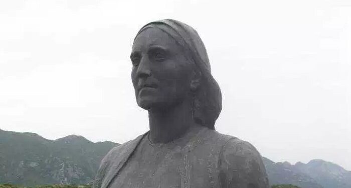 Μόσχω Τζαβέλλα: “Τι τα κοιτάτε τα σκυλιά;”