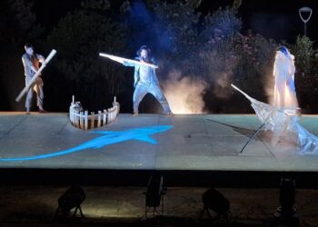 Με επιτυχία η παράσταση “Η Θάλασσα και ο Γέρος” στο Ανοικτό Θέατρο Καβασίλων «Χρήστος Μάλλιαρης»