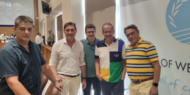 ΚΩΣΤΑΣ ΚΑΡΠΕΤΑΣ: “κ. Φαρμάκη προασπίστε το θεσμό αλλιώς παραιτηθείτε”