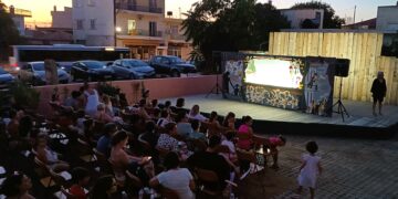 ΔΗΜΟΣ ΗΛΙΔΑΣ: Ο Καραγκιόζης σκόρπισε γέλιο σε μικρούς και μεγάλους κάτω από τον έναστρο ουρανό του Τατανείου