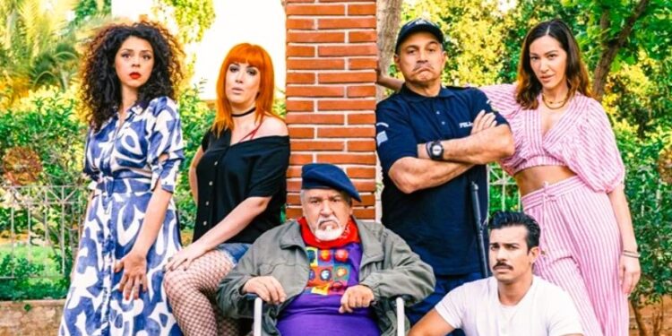 Ο θρυλικός “παππούς” της Δήμητρας Παπαδοπούλου ανέβασε… πίεση από τα γέλια στο θέατρο της Αρχαίας Ήλιδας