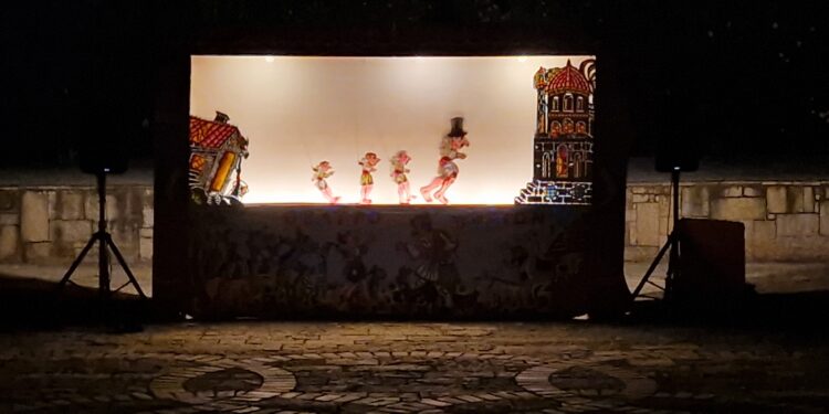 Λευκό μου σεντονάκι, λάμπα μου τρελή…