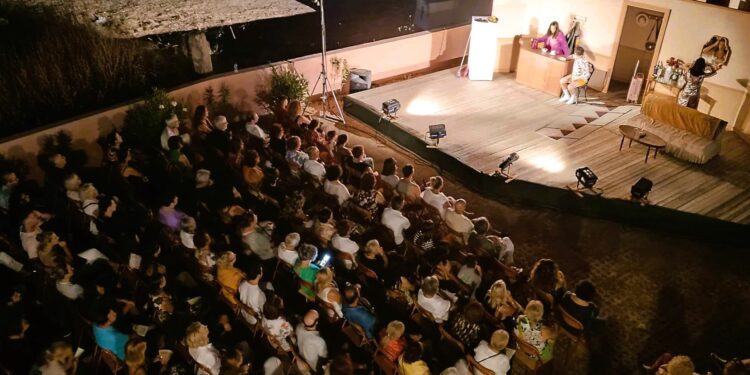 ΔΗΜΟΣ ΗΛΙΔΑΣ: Κατάμεστο το Τατάνειο για την παράταση του ΔΗΠΕΘΕ Αγρινίου “Μια φορά στις 15”