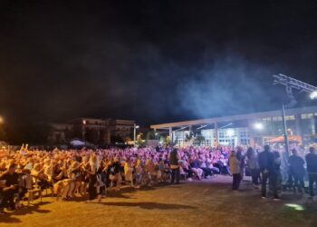 Συνδικάτο Οικοδόμων Νομού Ηλείας,  Σωματείο Ιδιωτικών Υπαλλήλων Νομού Ηλείας, Σωματεία Συνταξιούχων ΙΚΑ Πύργου και Αμαλιάδας: Με επιτυχία η συναυλία – αφιέρωμα στον Δημήτρη Μητροπάνο 
