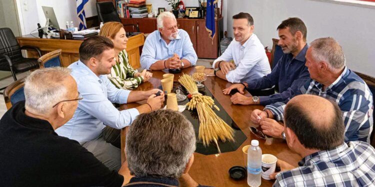 ΔΗΜΟΣ ΗΛΙΔΑΣ: Ο υποψήφιος πρόεδρος του ΠΑΣΟΚ και Δήμαρχος Αθηναίων Χάρης Δούκας επισκέφθηκε το Δήμαρχο Χρήστο Χριστοδουλόπουλο