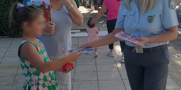 Η Ελληνική Αστυνομία διένειμε ενημερωτικό υλικό κυκλοφοριακού περιεχομένου στους μαθητές της Δυτικής Ελλάδας