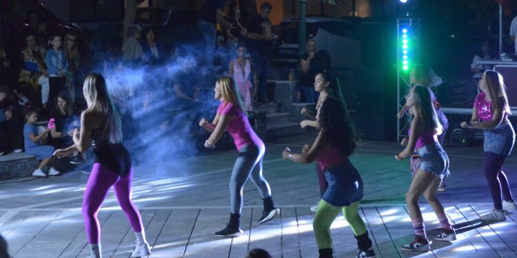 ΔΗΜΟΣ ΑΡΧΑΙΑΣ ΟΛΥΜΠΙΑΣ: Μουσικές επιλογές και χοροί από 80ς και 90ς έδωσαν τον ρυθμό στην Αρχαία Ολυμπία