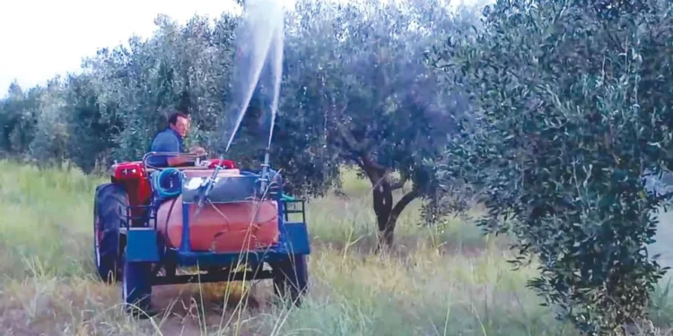 Π.Ε ΗΛΕΙΑΣ – ΔΙΕΥΘΥΝΣΗ ΑΓΡΟΤΙΚΗΣ ΑΝΑΠΤΥΞΗΣ: Δολωματικοί ψεκασμοί σε Τοπικές Κοινότητες του νομού