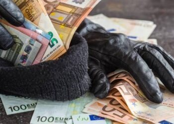 ΠΥΡΓΟΣ: Αφαίρεσαν κοσμήματα αξίας 25.000 ευρώ και λίρες