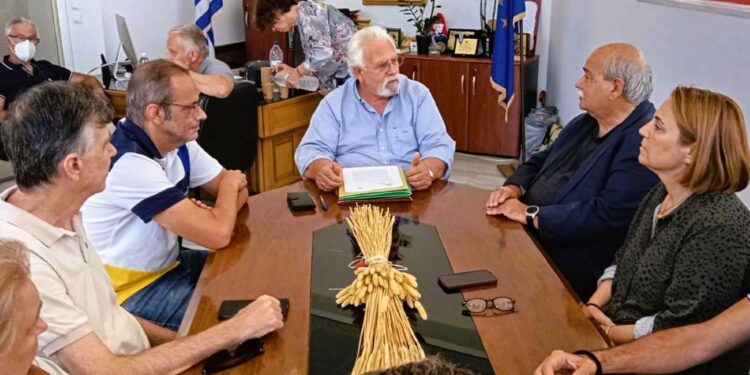 ΔΗΜΟΣ ΗΛΙΔΑΣ: Τον Δήμαρχο Ήλιδας Χρήστο Χριστοδουλόπουλο επισκέφθηκε ο πρώην πρόεδρος της Βουλής Νίκος Βούτσης