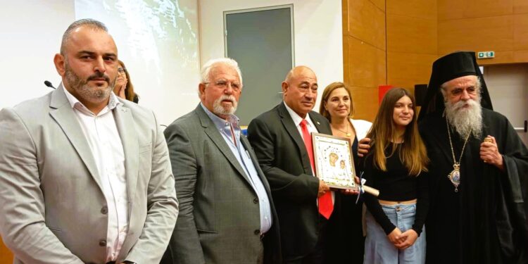 ΔΗΜΟΣ ΗΛΙΔΑΣ: Ανακήρυξε σε επίτιμο δημότη τον Ανδρέα Θεοδοσίου, πρόεδρο του Συνδέσμου ασυνόδευτων παιδιών από την Κύπρο που φιλοξενήθηκαν το 1974