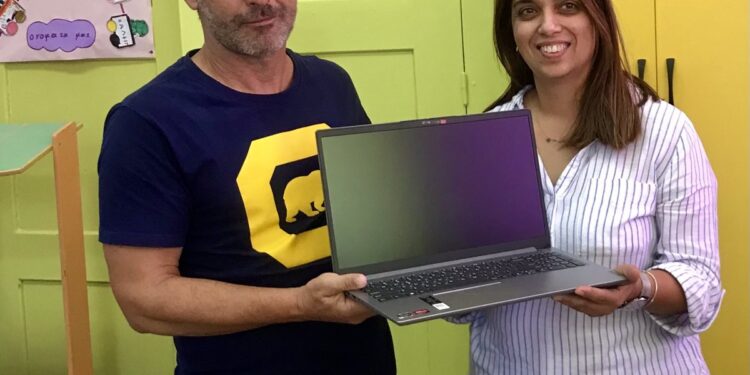 ΔΗΜΟΣ ΑΡΧΑΙΑΣ ΟΛΥΜΠΙΑΣ: Δωρεά Laptop στο Νηπιαγωγείο Πύργου