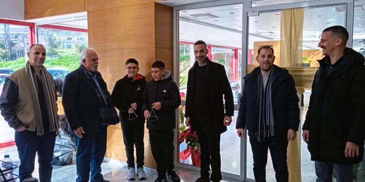 Τα κάλαντα της Πρωτοχρονιάς έψαλαν στο Δήμαρχο Ήλιδας μαθητές και μαθήτριες της Αμαλιάδας