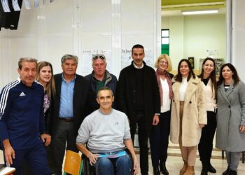 ΔΗΜΟΣ ΗΛΙΔΑΣ: Υποδέχτηκε με τους μαθητές του Δημοτικού Σχολείου Πηνείας τον Έλληνα Παραολυμπιονίκη Πολυχρόνη Χρονόπουλο