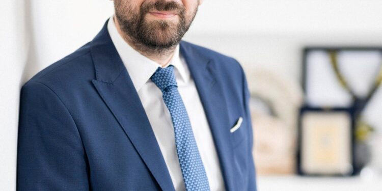 ΝΕΚΤΑΡΙΟΣ ΦΑΡΜΑΚΗΣ: “Ο νέος χρόνος ας ρίξει περισσότερο φως στον κόσμο μας”