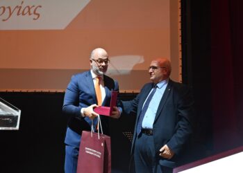 ΠΕΡΙΦΕΡΕΙΑ ΔΥΤΙΚΗΣ ΕΛΛΑΔΑΣ: Βραβεύτηκε στην εκδήλωση για τα 60 χρόνια από την ίδρυση του Πανεπιστημίου Πατρών