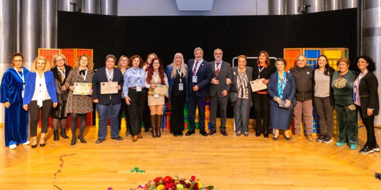 Βραβεύτηκαν Δήμος Ήλιδας και Νηπιαγωγείο Καλυβίων, με αφορμή τη συμμετοχή τους στα 10 χρόνια εκστρατείας για την ορθολογική χρήση αντιβιοτικών