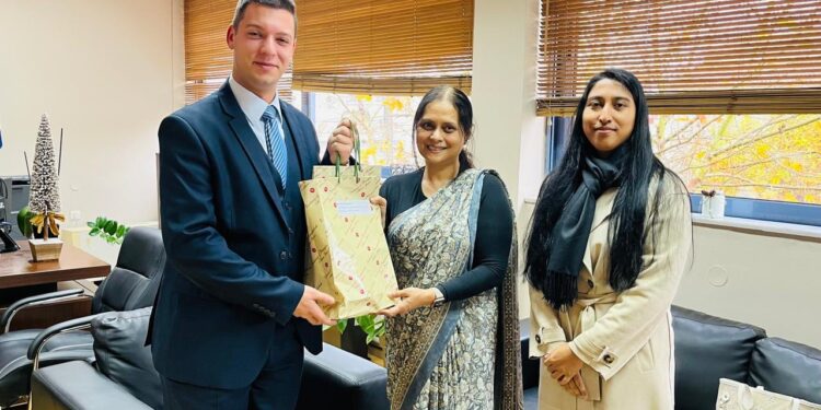 ΔΗΜΟΣ ΑΝΔΡΑΒΙΔΑΣ – ΚΥΛΛΗΝΗΣ: Συνάντηση με την Πρέσβη του Μπαγκλαντές