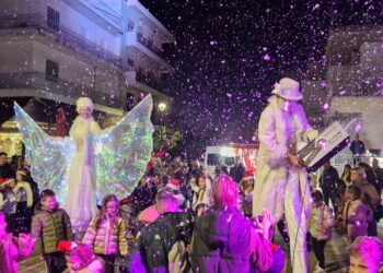 ΔΗΜΟΣ ΠΗΝΕΙΟΥ: Φαντασμαγορική φωταγώγηση των Χριστουγεννιάτικων Δένδρων σε Γαστούνη, Βαρθολομιό και Τραγανό