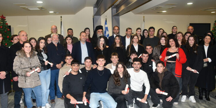 ΔΗΜΟΣ ΑΡΧΑΙΑΣ ΟΛΥΜΠΙΑΣ: Βραβεύτηκαν οι μαθητές του Δήμου που πέτυχαν την εισαγωγή τους στην τριτοβάθμια εκπαίδευση