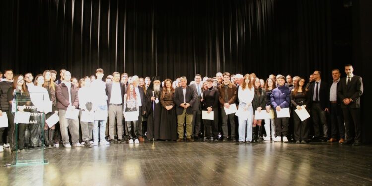 ΔΗΜΟΣ ΗΛΙΔΑΣ: Τίμησε με μία όμορφη τελετή τους εισαχθέντες στην Τριτοβάθμιας Εκπαίδευση (φωτος)