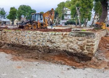 ΔΗΜΟΣ ΗΛΙΔΑΣ: Συνεχίζονται πυρετωδώς οι εργασίας ανάπλασης στην πλατεία Ανεμομύλου