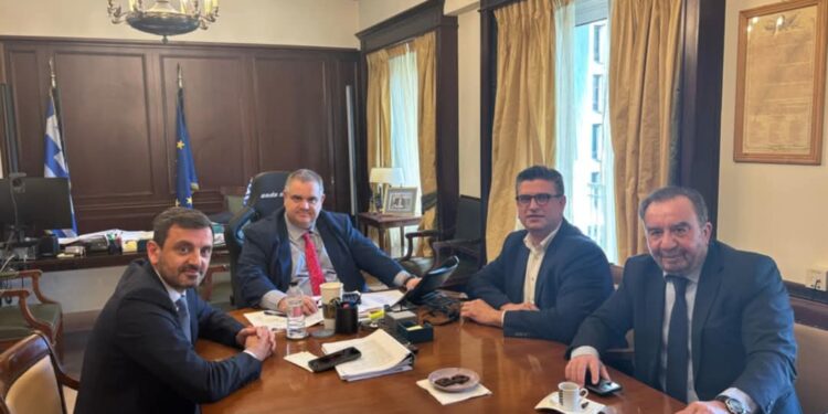 ΔΗΜΟΣ ΑΝΔΡΑΒΙΔΑΣ – ΚΥΛΛΗΝΗΣ: Εποικοδομητική συνάντηση με τον Υφυπουργό Εσωτερικών Βασίλη Σπανάκη