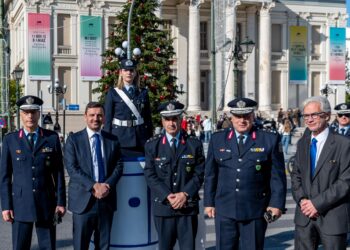 ΑΝΔΡΕΑΣ ΝΙΚΟΛΑΚΟΠΟΥΛΟΣ: Εθιμοτυπική προσφορά δώρων σε τροχονόμους σε διάφορα σημεία της Αττικής