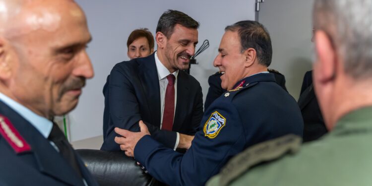 ΑΝΔΡΕΑΣ ΝΙΚΟΛΑΚΟΠΟΥΛΟΣ: Αλλαγή του χρόνου στο κέντρο επιχειρήσεων της Άμεσης Δράσης στη Γενική Αστυνομική Διεύθυνση Αττικής
