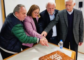 ΔΗΜΟΣ ΗΛΙΔΑΣ: Έκοψαν τις πίτες τους η δημοτική αρχή και το Δημοτικό Συμβούλιο του Δήμου