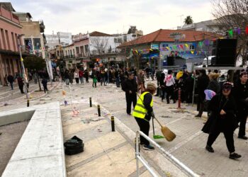 ΔΗΜΟΣ ΗΛΙΔΑΣ: Έλαμπε το κέντρο της Αμαλιάδας λίγες ώρες μετά το τέλος της μεγάλης καρναβαλικής παρέλασης της περασμένης Κυριακής