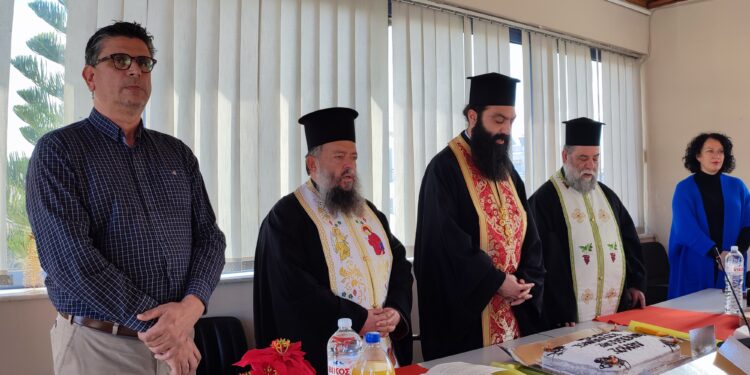 ΔΗΜΟΣ ΑΝΔΡΑΒΙΔΑΣ – ΚΥΛΛΗΝΗΣ: Με ευχές και «ευχαριστώ» η πρωτοχρονιάτικη πίτα των δημοτικών υπαλλήλων (φωτος)