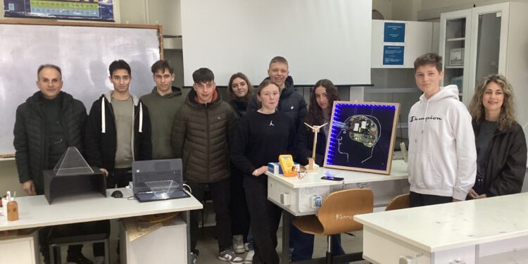 ΓΕΝΙΚΟ ΛΥΚΕΙΟ ΠΕΛΟΠΙΟΥ: “Η Επιστήμη ως Εμπειρία: Μια Γιορτή Γνώσης και Δημιουργικότητας”