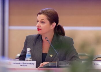 ΔΙΟΝΥΣΙΑ ΑΥΓΕΡΙΝΟΠΟΥΛΟΥ: Στη Βέρνη της Ελβετίας για την συνεδρίαση του Twelve Plus Group
