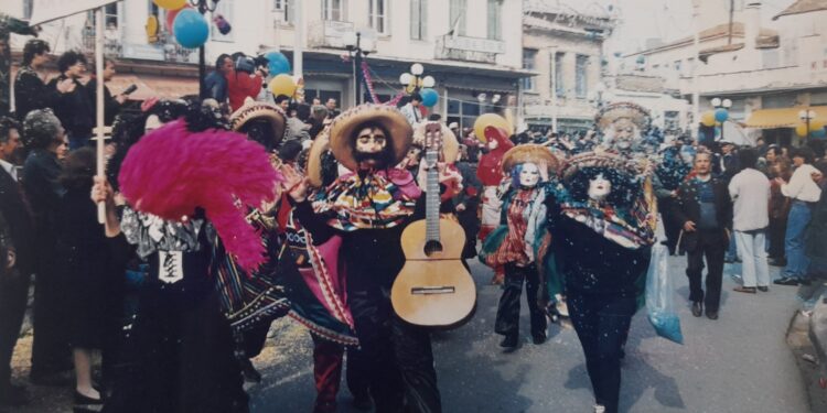 ΑΦΙΕΡΩΜΑ ΣΤΟ ΚΑΡΝΑΒΑΛΙ ΚΡΕΣΤΕΝΩΝ: Ένα έθιμο που εξελίχθηκε θεσμός!