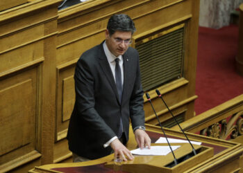 ΔΙΟΝΥΣΗΣ ΚΑΛΑΜΑΤΙΑΝΟΣ: “Μη οικοδομήσιμα χιλιάδες οικόπεδα εντός οικισμών με απόφαση της κυβέρνησης”