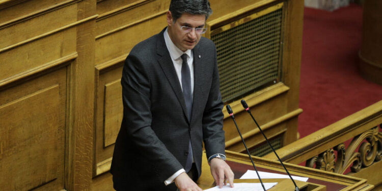 ΔΙΟΝΥΣΗΣ ΚΑΛΑΜΑΤΙΑΝΟΣ: “Μη οικοδομήσιμα χιλιάδες οικόπεδα εντός οικισμών με απόφαση της κυβέρνησης”