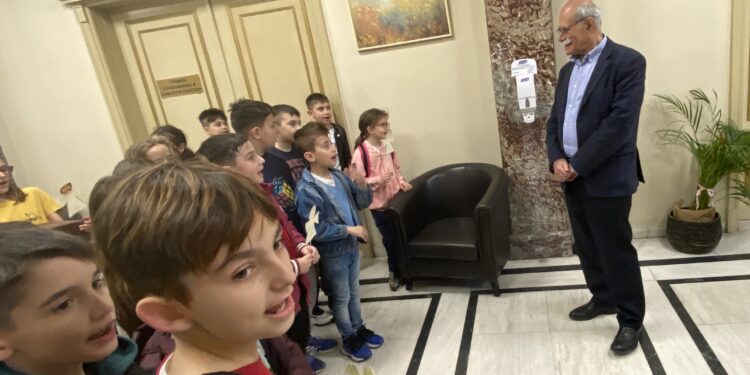 Έψαλλαν τα κάλαντα του Λαζάρου στον Δήμαρχο Πύργου